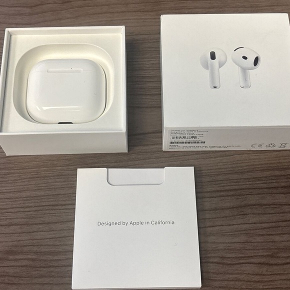 Apple AirPods with Wireless Charging Case - White